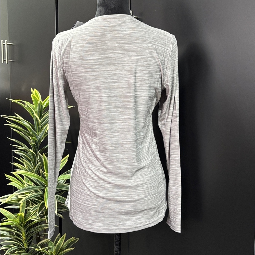 AriatTek Laguna Performance fabric,moisture movement,v-neck,stretch,logo chest - Picture 4 of 9